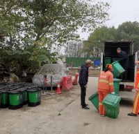 馬池墩社區(qū)更換分類垃圾桶，助力文明城市創(chuàng)建